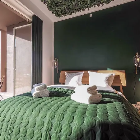 Apartment Green